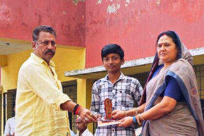 उत्कृष्ट कार्य करनेबाले छात्र-छात्राओं को किया गया सम्मानित 22