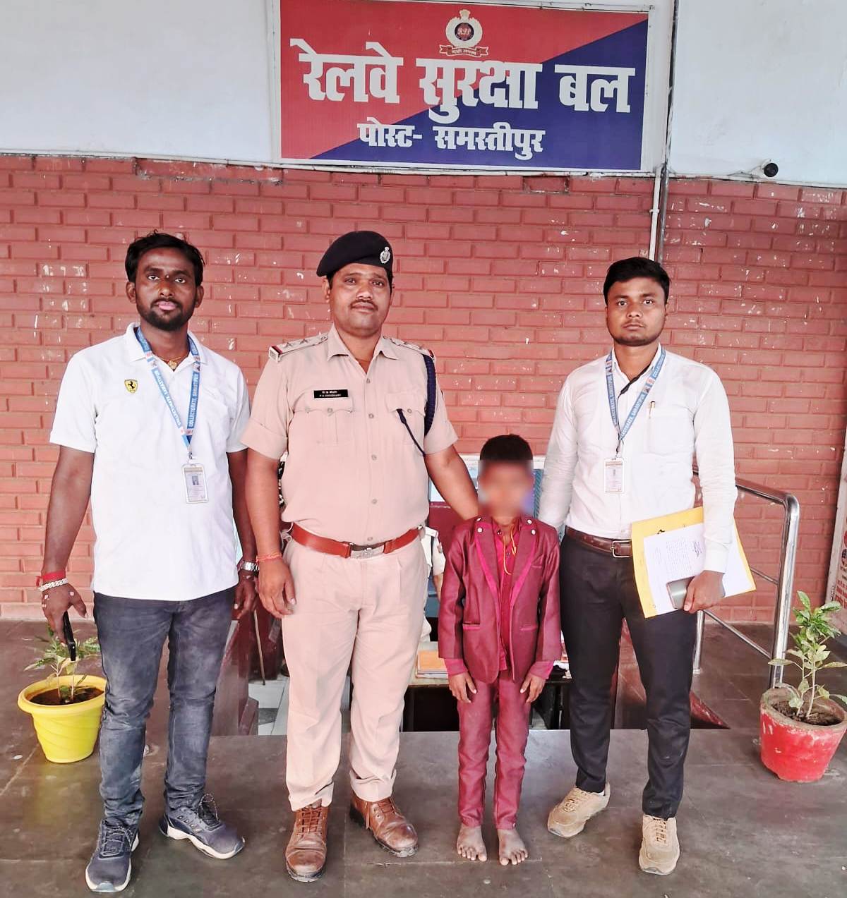 समस्तीपुर: मोतिहारी से भाग कर घूमने निकला 8 साल का बच्चा भटककर पहुंचा समस्तीपुर, RPF ने बच्चे को चाइल्ड हेल्पलाइन किया सुपुर्द 4