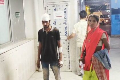 बेगूसराय में अपने भाई की पत्नी के साथ छेड़छाड़ का विरोध करने पर दबंग पड़ोसी ने किया जमकर पिटाई, जिससे उक्त व्यक्ति गंभीर रूप से घायल 15