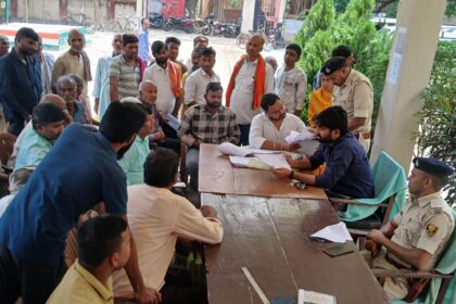 भगवानपुर थाना परिसर के जनता दरबार में भूमि संबंधी एक मामले का हुआ निष्पादन 28