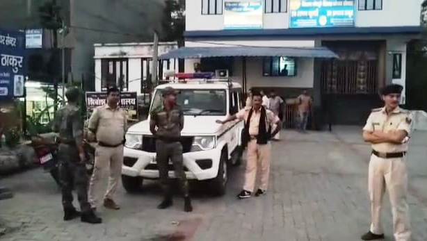 बेगूसराय में मारपीट से नाराज लोगों ने एक युवक को गोलीमार किया हत्या, मामूली विवाद को लेकर डॉक्टर के स्टाफ और काम कर रहे हैं एक युवक के साथ हुई थी मारपीट 5