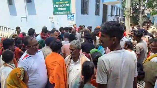 बेगूसराय में सफाई कर्मी की हत्या के बाद जदयू के सचेतक एवं मटिहानी विधायक राजकुमार परिजनों से मिलकर आरोपियों को गिरफ्तारी का दिया आश्वासन 4