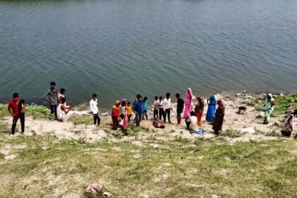 गंण्डक नदी में डुबने से एक अधेड़ व्यक्ति की मौत, परीजनों में मचा कोहराम 18