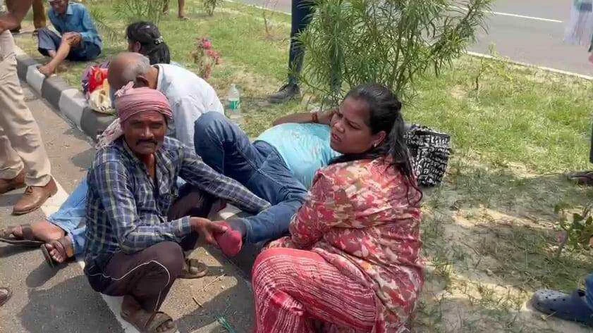मोकामा बेगूसराय नई फोरलेन पर बड़ा हादसा: दो कारों की आपस में सीधी टक्कर, कार में सवार कुल 6 लोग बुरी तरह जख्मी 2