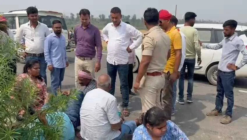 मोकामा बेगूसराय नई फोरलेन पर बड़ा हादसा: दो कारों की आपस में सीधी टक्कर, कार में सवार कुल 6 लोग बुरी तरह जख्मी 6