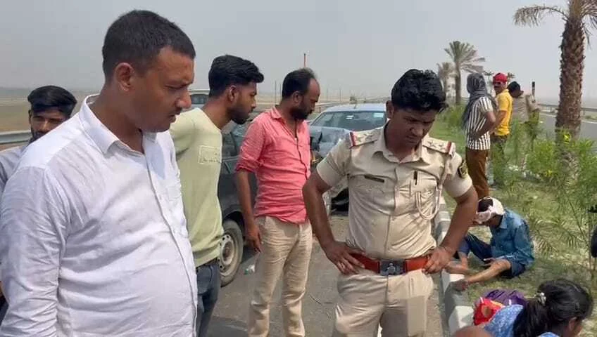 मोकामा बेगूसराय नई फोरलेन पर बड़ा हादसा: दो कारों की आपस में सीधी टक्कर, कार में सवार कुल 6 लोग बुरी तरह जख्मी 3