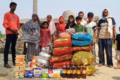 समस्तीपुर: युवा समाजसेवी भाई राजू सहनी ने ईंसानियत व आपसी भाईचारे को बताया अटूट बंधन, किया मुस्लिम समुदाय के अग्निपीडित परिवार की सहायता 6