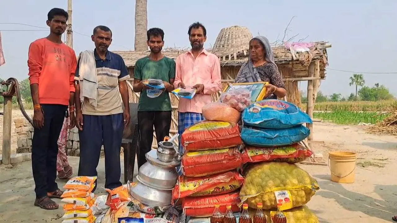 समस्तीपुर: युवा समाजसेवी भाई राजू सहनी ने ईंसानियत व आपसी भाईचारे को बताया अटूट बंधन, किया मुस्लिम समुदाय के अग्निपीडित परिवार की सहायता 2