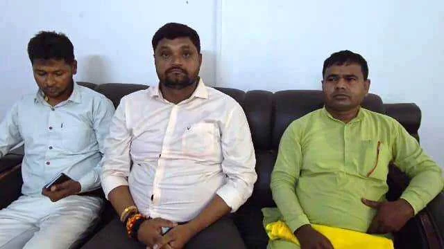 विकास राशि वितरण को लेकर कार्यालय कक्ष में दो जिला परिषद सदस्य का हुआ भिड़ंत, पीड़ित ने डीएम, एसपी व डीडीसी  से की शिकायत 2