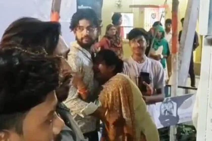 बेगूसराय में एक सरकारी शिक्षक ने गले में फंदा लगाकर किया आत्महत्या, इलाके में फैली सनसनी 23