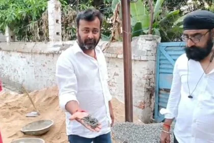 समस्तीपुर: सड़क व नाला निर्माण कार्य में जेई के धांधली का वीडियो वायरल, कब तक नगर निगम के पदाधिकारी करेगे कार्यवाही 19