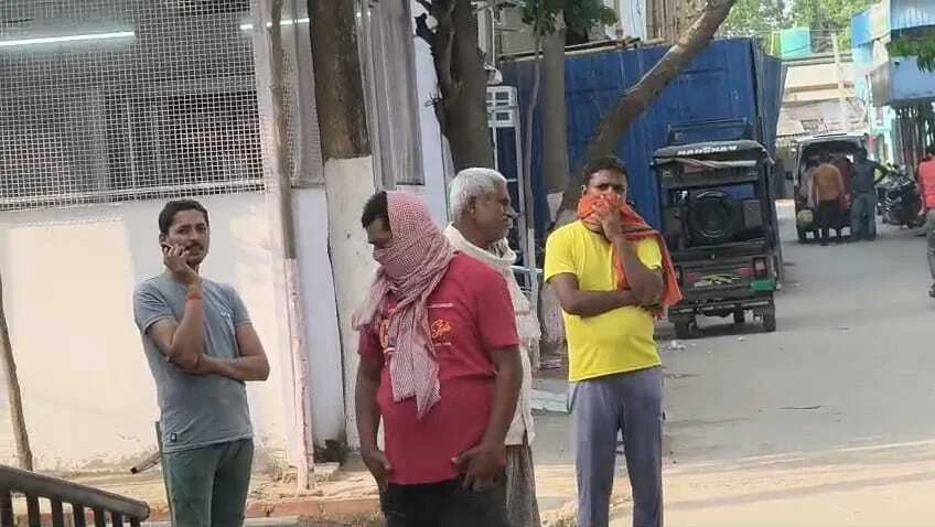 बेगूसराय मे एक युवक को मोबाइल पर हुई किसी से बहस,युवक ने फंदे लगाकर अपनी जीवन लीला की समाप्त 4