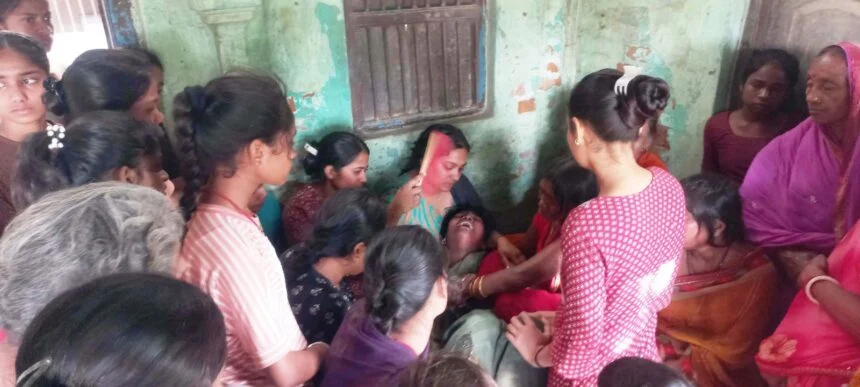 ननिहाल से लौटने के दौरान सड़क दुर्घटना में हुई युवक की मौत, विधवा मां और तीन बहनों का था इकलौता सहारा 1