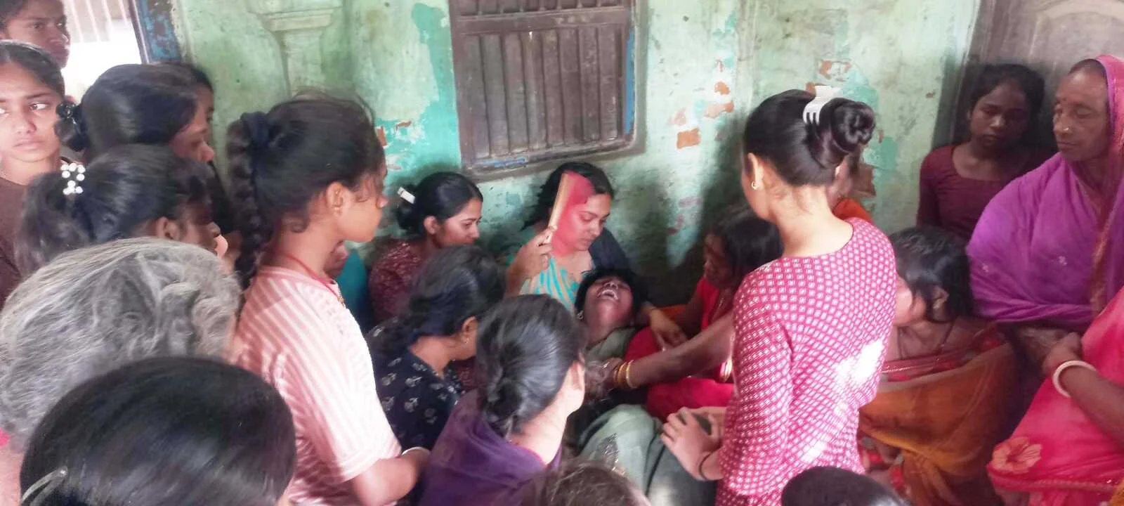 ननिहाल से लौटने के दौरान सड़क दुर्घटना में हुई युवक की मौत, विधवा मां और तीन बहनों का था इकलौता सहारा 6