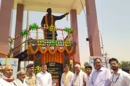 राष्ट्रकवि रामधारी सिंह दिनकर के दलान का 23 सितम्बर से पुर्व होगा जिर्णोद्धार - जिलाधिकारी तुषार सिंगला 17