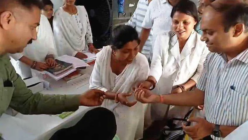 समस्तीपुर जिलाधिकारी रौशन कुशवाहा ने मातृ एवं शिशु स्वास्थ्य सह टीकाकरण शिविर का किया उद्घाटन 2