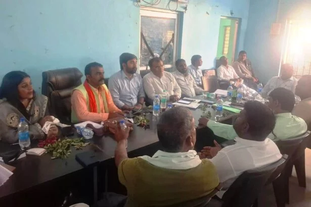 भगवानपुर प्रखंड में बीस सूत्री कार्यक्रम क्रियान्वयन समिति की बैठक आयोजित 1