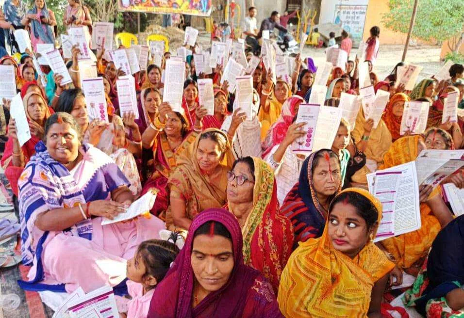 अलग-अलग पंचायतों में किया गया महिला ग्राम संवाद कार्यक्रम आयोजित, योजनाओं की दी गयी जानकारी 4