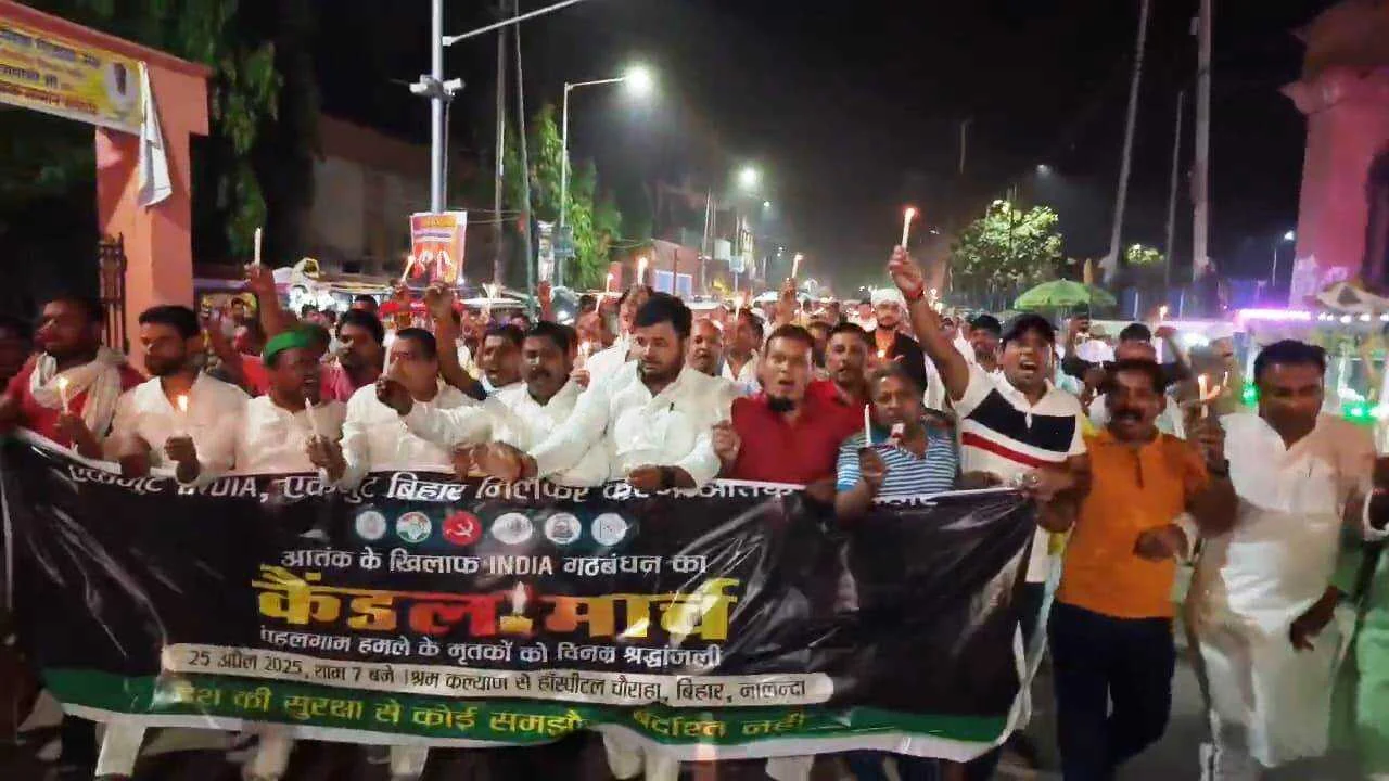 "पहलगांव आतंकी हमले के खिलाफ नालंदा में कैंडल मार्च, महागठबंधन विश्व हिन्दू परिषद समेत कई हिन्दू संगठनो ने जताया विरोध" 3