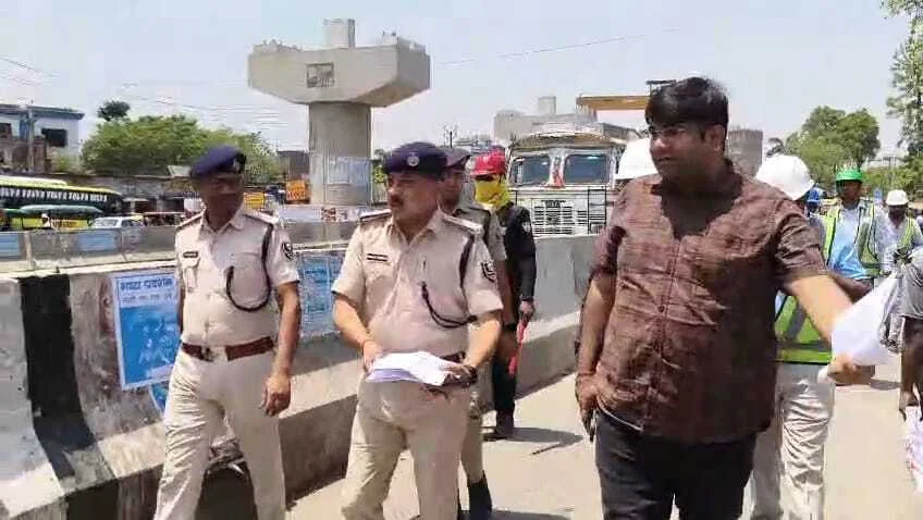 बेगूसराय में ट्रैफिक पुलिस ने जाम से निजात दिलाने के लिए सड़कों पर चलाया अतिक्रमण मुक्त अभियान 3