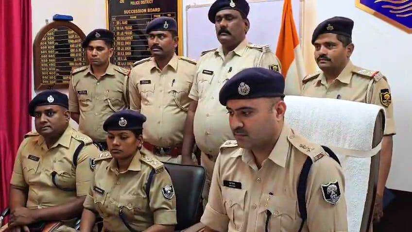 बेगूसराय पुलिस को मिली सफलता, एक टॉप टेन अपराधी समेत चार कुख्यात अपराधी को किया गिरफ्तार 10