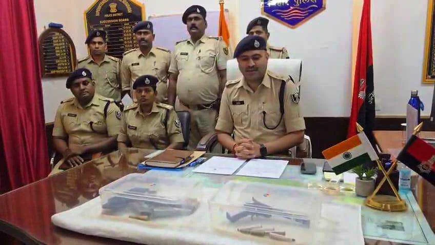 बेगूसराय पुलिस को मिली सफलता, एक टॉप टेन अपराधी समेत चार कुख्यात अपराधी को किया गिरफ्तार 3