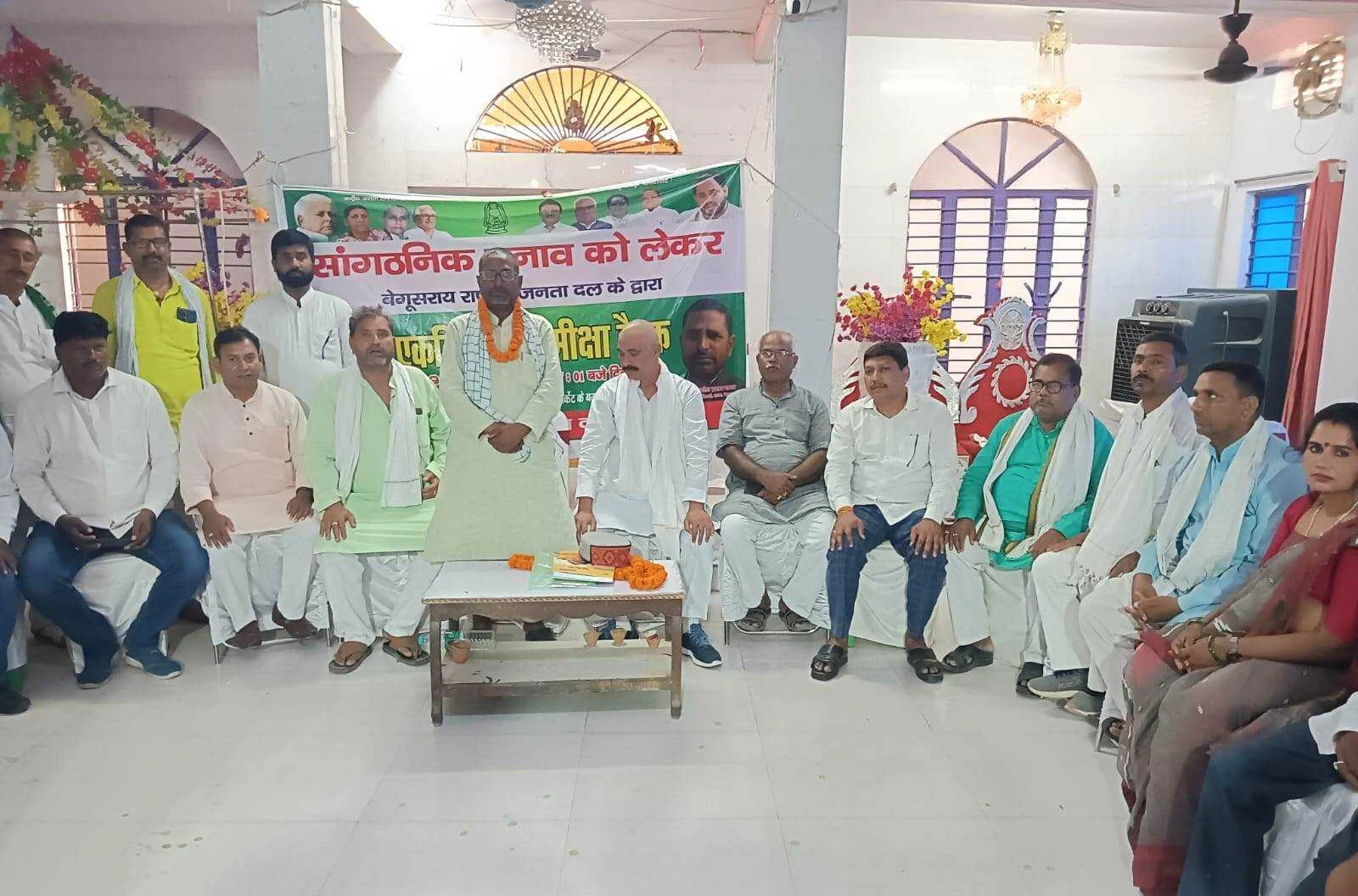 राजद जिला निर्वाचन पदाधिकारी की अध्यक्षता में बैठक आयोजित, सदस्या अभियान पुरा होने पर कार्यकर्ताओं को दी बधाई 3