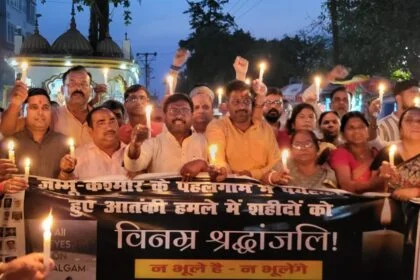 खगड़िया: पहलगाम आतंकी हमले के विरोध में एनडीए ने निकाला कैंडल मार्च, आतंकियों के खिलाफ जताया आक्रोश 23