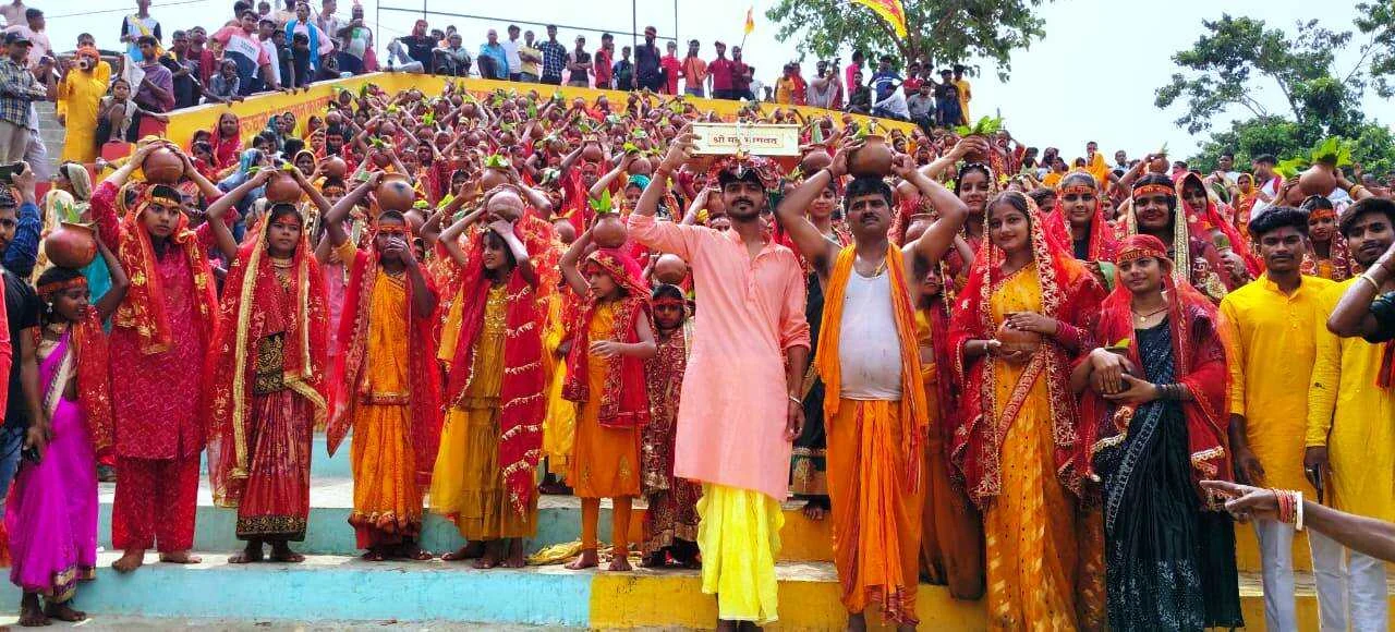 हनुमान प्रतिमा प्राण प्रतिष्ठा को लेकर निकाली गयी कलश शोभा यात्रा,351 कुंवारी कन्याओं ने लिया भाग 4