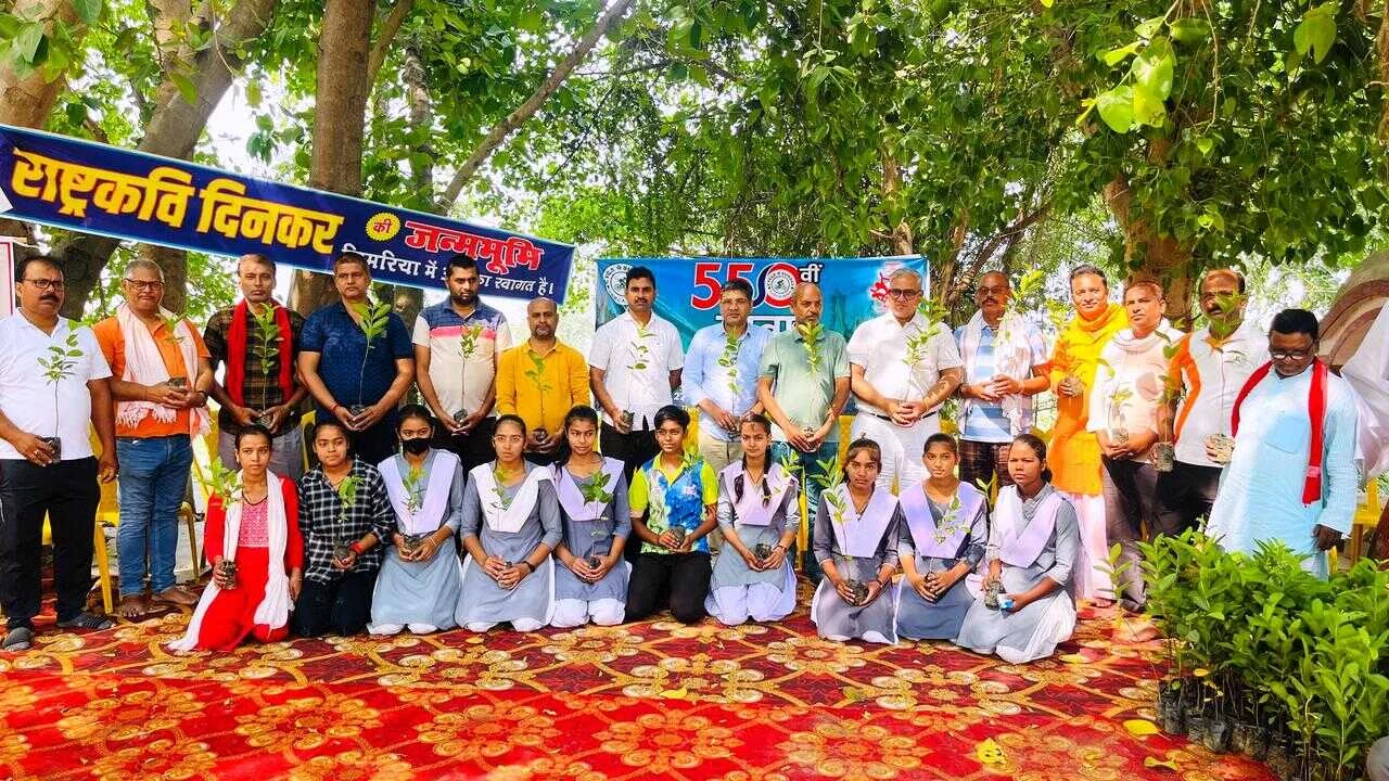 साइकिल पे सन्डे की 550 वीं यात्रा संम्पन्न, राष्ट्रकवि दिनकर के गांव सिमरिया के चौपाल पर लघु संगोष्ठी का आयोजन 5