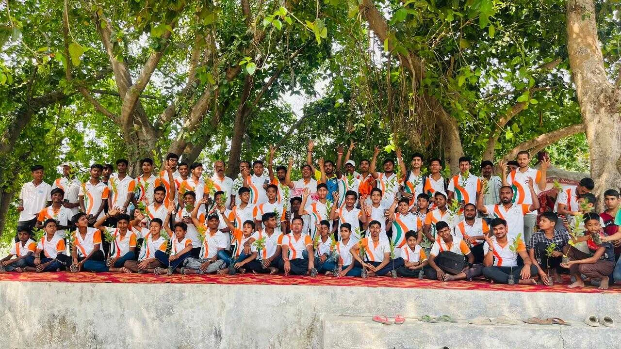 साइकिल पे सन्डे की 550 वीं यात्रा संम्पन्न, राष्ट्रकवि दिनकर के गांव सिमरिया के चौपाल पर लघु संगोष्ठी का आयोजन 2