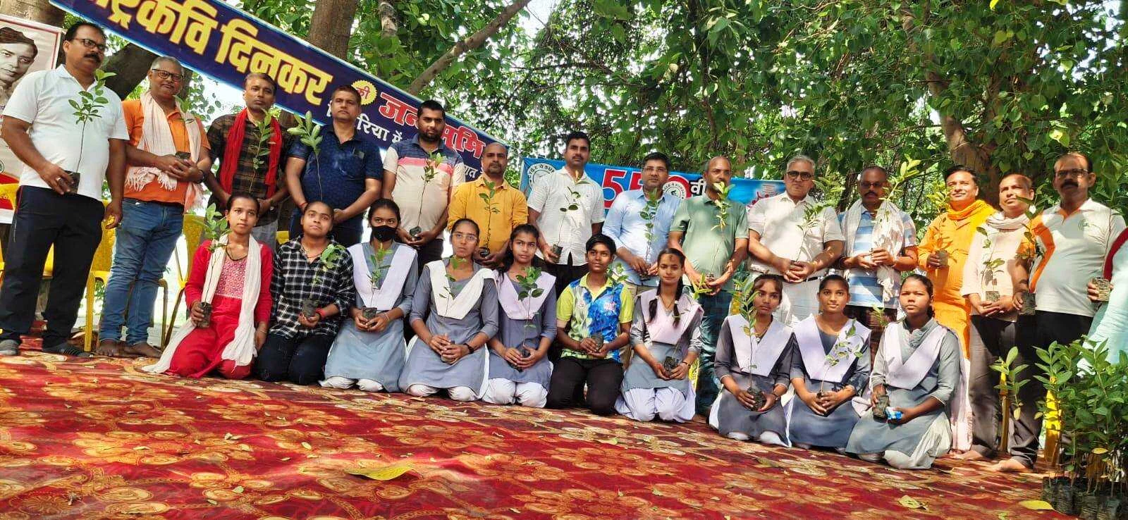 साइकिल पे सन्डे की 550 वीं यात्रा संम्पन्न, राष्ट्रकवि दिनकर के गांव सिमरिया के चौपाल पर लघु संगोष्ठी का आयोजन 4