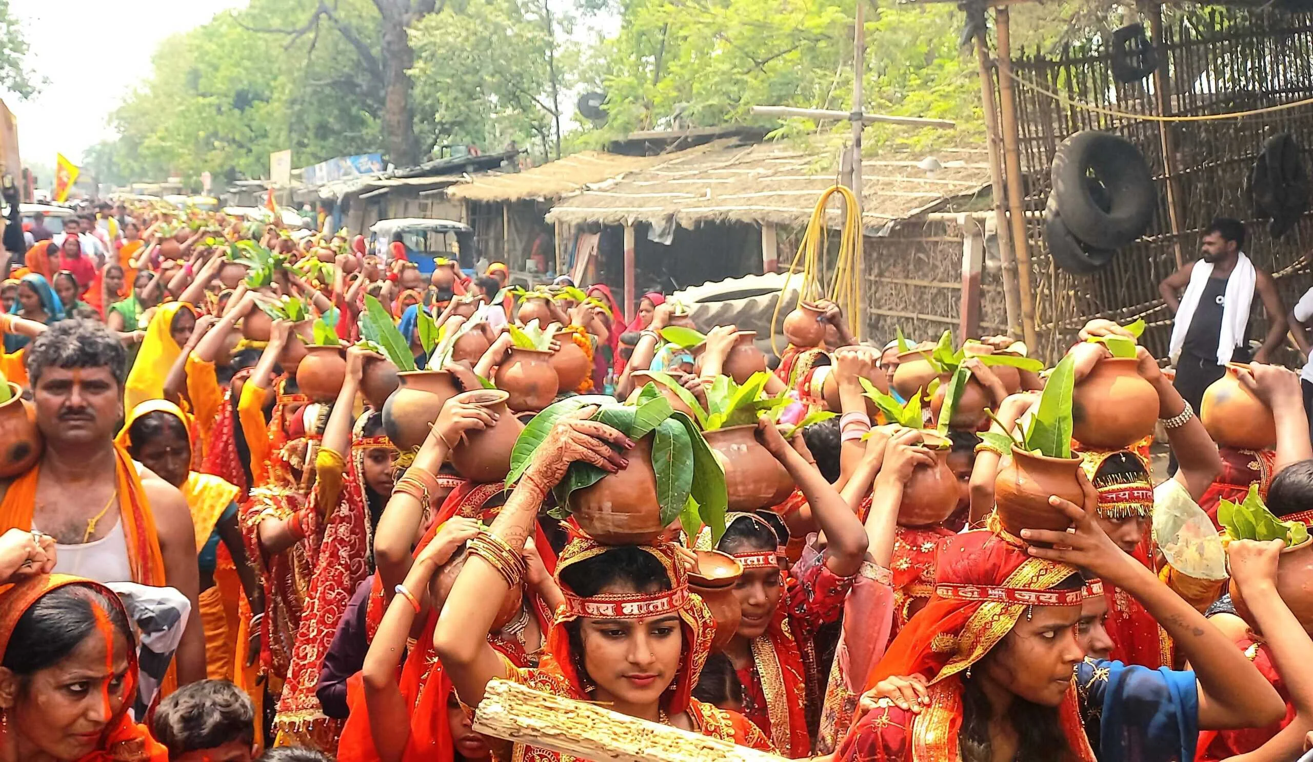 हनुमान प्रतिमा प्राण प्रतिष्ठा को लेकर निकाली गयी कलश शोभा यात्रा,351 कुंवारी कन्याओं ने लिया भाग 4