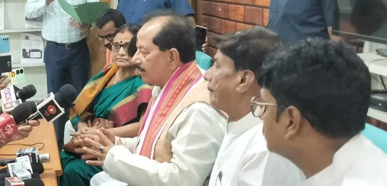 पीएम मोदी जी और मुख्यमंत्री नितीश जी के नेतृत्व बिहार के किसानों के खुशहाली हेतु चल रहा है अनेक विकास योजना -विजय सिन्हा 6