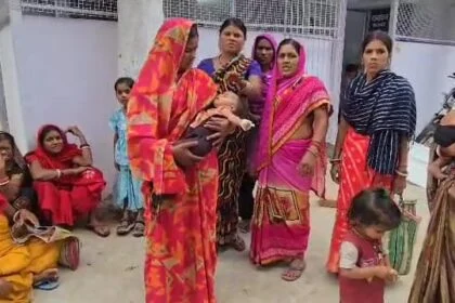 बेगूसराय में बाइक की ठोकर से एक महिला की घटनास्थल पर ही दर्दनाक मौत, एक बच्ची और एक अन्य महिला गंभीर रूप से घायल 21