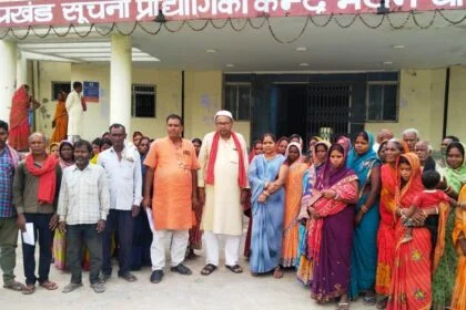 खगड़िया: सरैया मुसहरी के सैकड़ों महादलित परिवारो को बांध चौड़ीकरण के नाम पर किया जा रहा है बेघर 25