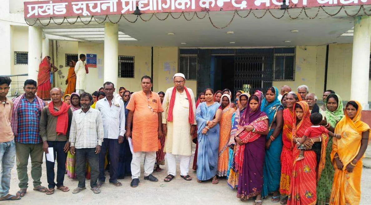 खगड़िया: सरैया मुसहरी के सैकड़ों महादलित परिवारो को बांध चौड़ीकरण के नाम पर किया जा रहा है बेघर 3