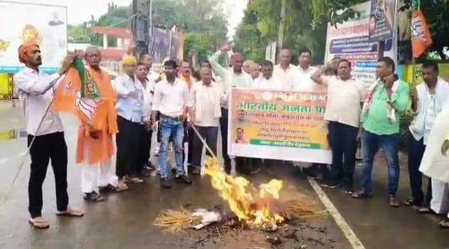 बेगूसराय में भाजपा किसान मोर्चा ने राकेश टिकैत का किया पुतला दहन, पाकिस्तान के खिलाफ मुर्दाबाद के लगाए नारे 8