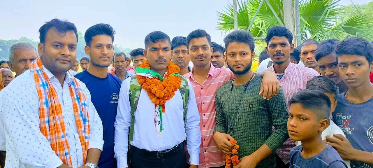 बेगूसराय में आर्मी में बहाली के उपरांत ट्रेनिंग से पुर्व तीन युवक को अभाविप ने दी शुभकामनाएं 3