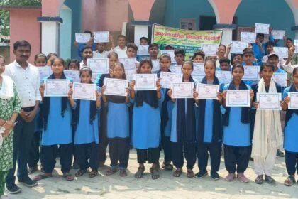 भगवानपुर में तीन दिवसीय मशाल खेल प्रतियोगिता में चयनित विद्यार्थियों को प्रमाण पत्र देकर किया गया सम्मानित 25