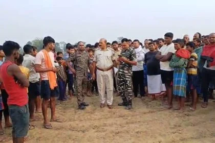खगड़िया: बबूल के पेड़ से लटका मिला युवक का शव, इलाके में फैली सनसनी 16