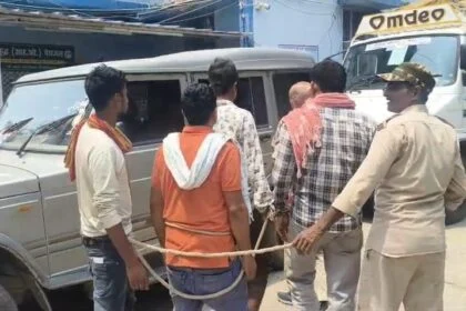 बेगूसराय मे उत्पाद विभाग की टीम ने शराब बेचने और पीने के मामले मे नौ लोगो को किया गिरफ्तार 21