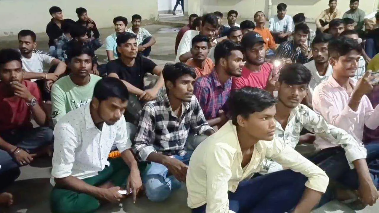 नालंदा: राजद नेत्री आयशा फातिमा और समाजसेवी यासिर इमाम ने किया डॉ. भीमराव अंबेडकर छात्रावास का दौरा, छात्रों से की जनसंवाद 3