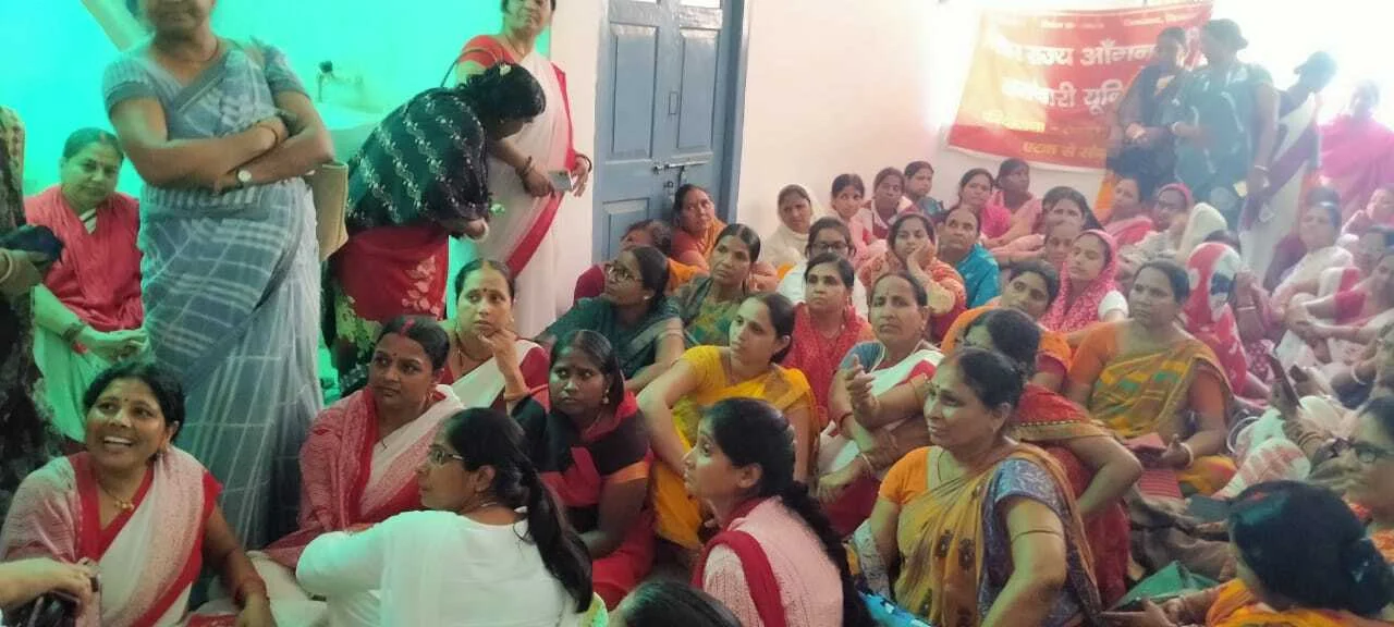 खराब मोबाइल दिए जाने से आक्रोशित आंगनवाड़ी कर्मियों ने किया प्रदर्शन 2