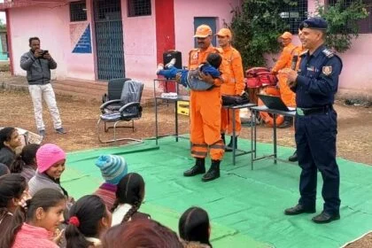 प्राइमरी और मिडिल स्कूलों में आपदा प्रबंधन के तहत आग से बचाव व सावधानी बरतने के बताए गए तरीके 30