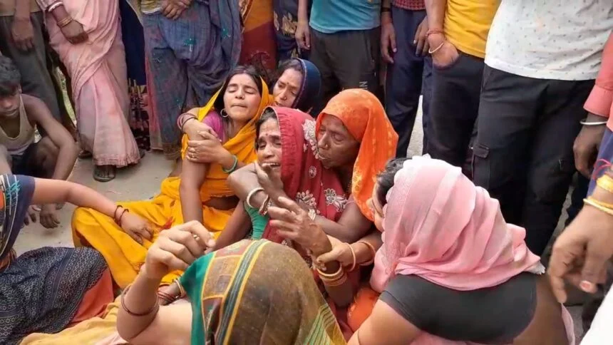 खगड़िया में अपराधियों ने किसान को गोली मार किया हत्या घटना सेआक्रोशित परिजनों ने अगुवानी-परबत्ता मुख्य मार्ग को जाम कर दिया है 1