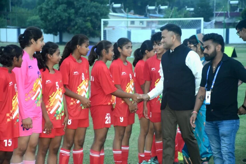 बेगूसराय में खेलो इंडिया यूथ गेम के तहत सोमवार की शाम में ग्रुप बी के दो मैच खेले गये  1
