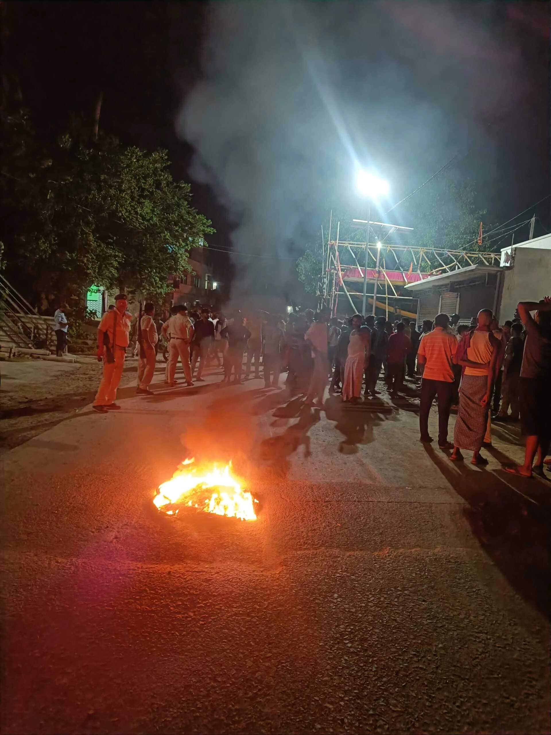 बदमाशों ने मासूम बच्ची की गोली मार किया हत्या,विरोध में ग्रामीणों ने किया सड़क जाम 2