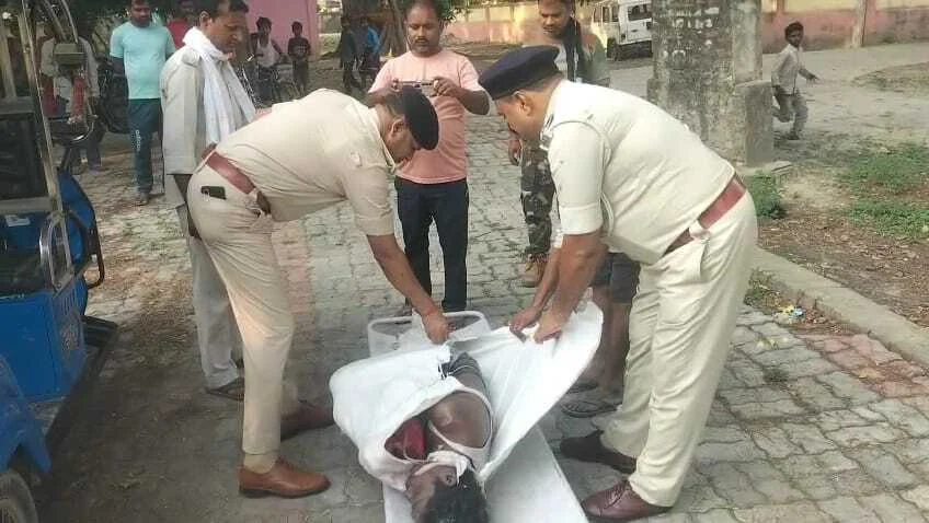 बेगूसराय में एक युवक को निर्मम तरीके से पीट-पीटकर हत्या कर युवक को हाथ पैर बांधकर बोरे में बंदकर सड़क किनारे फेंका, इलाके में फैली सनसनी 2