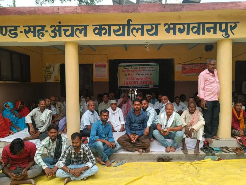 पंचायत सरकार भवन निर्माण के विरोध में आमरण अनशन शुरु, मांग पूरी होने तक रहेगा जारी 1